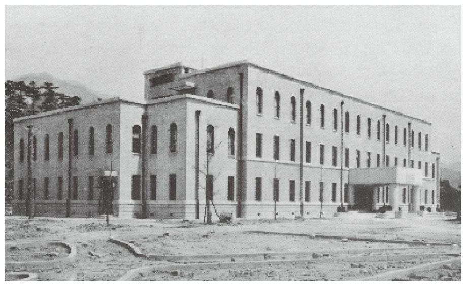 1934年（昭和9年）神戸商業大学商業研究所（兼松記念館竣工時）